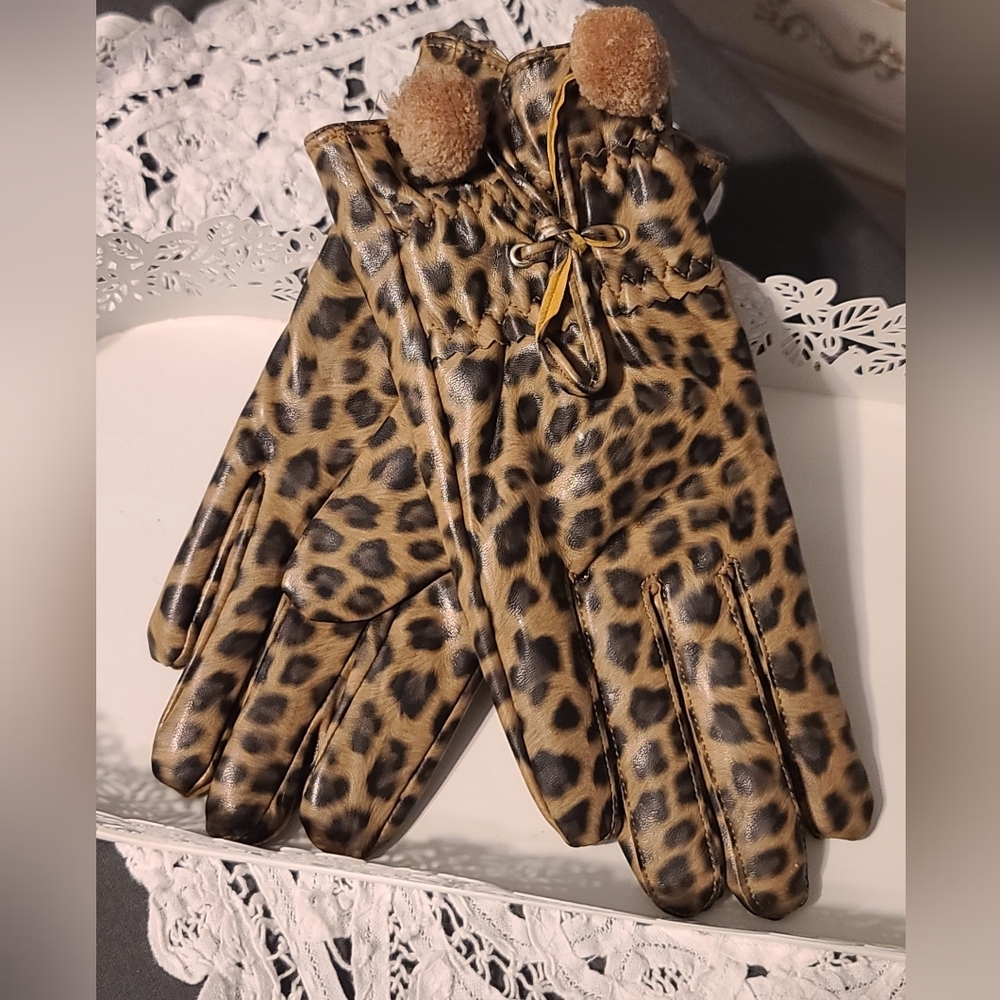 Leopard Print Women's Gloves